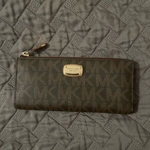 Michael Kors Large Logo Continental Wallet